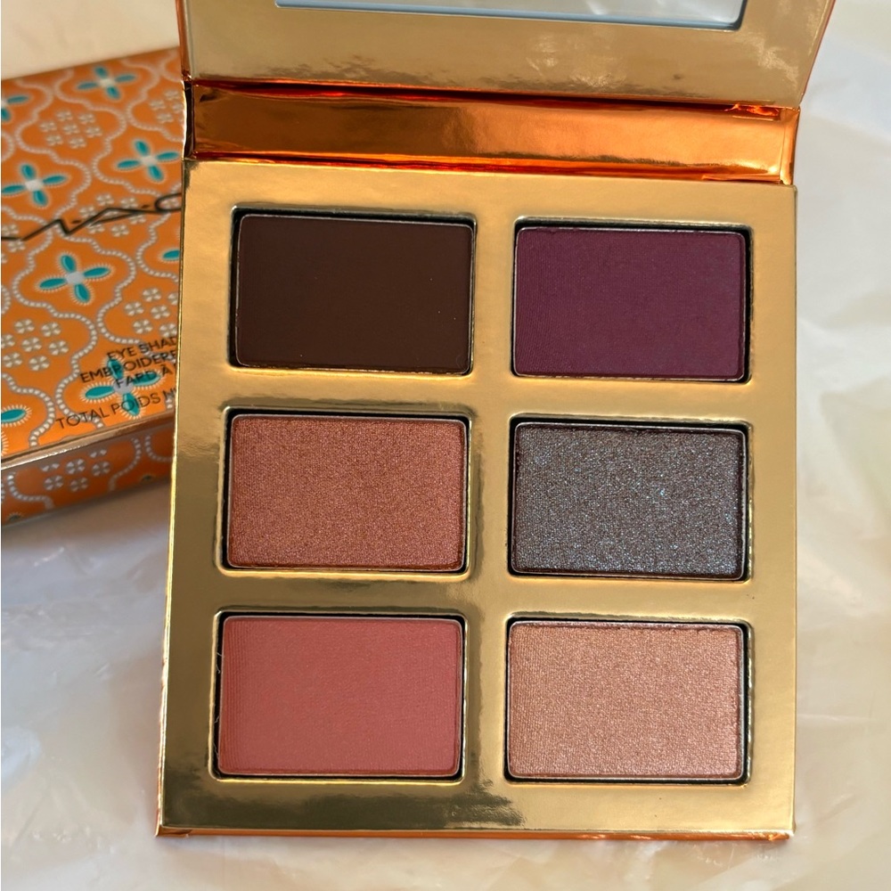 ✨New✨Limited Edition MAC Embroidered Opulence Eyeshadow Palette✨
